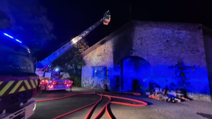 Gard : feu de hangar cette nuit, un homme se brûle en tentant de l’éteindre