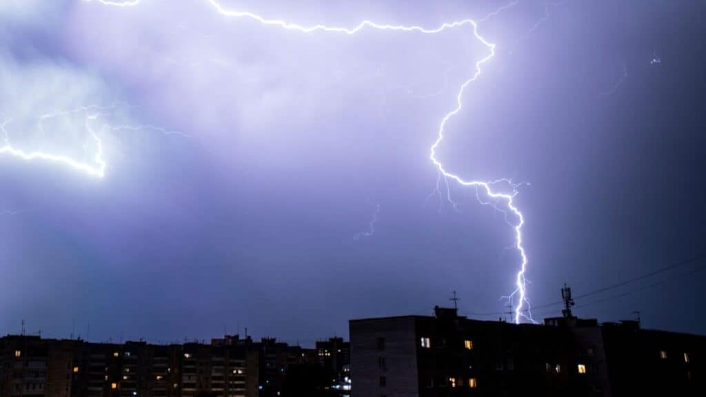 Occitanie: un adolescent tué par la chute d’un arbre lors des violents orages
