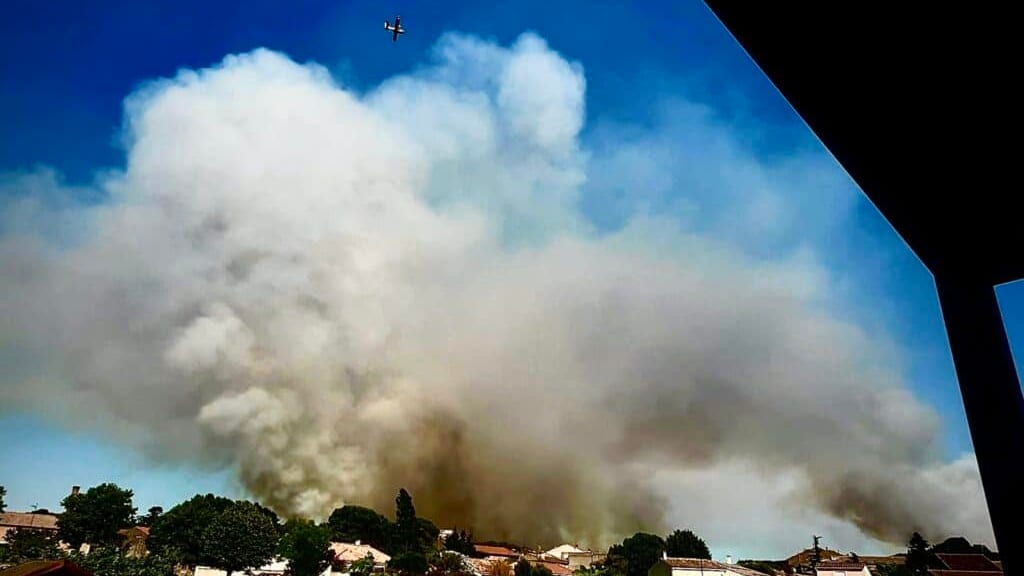 Feux dans l’Aude : 7 incendies en cours, plus de 100 hectares ravagés, l’A61 coupée