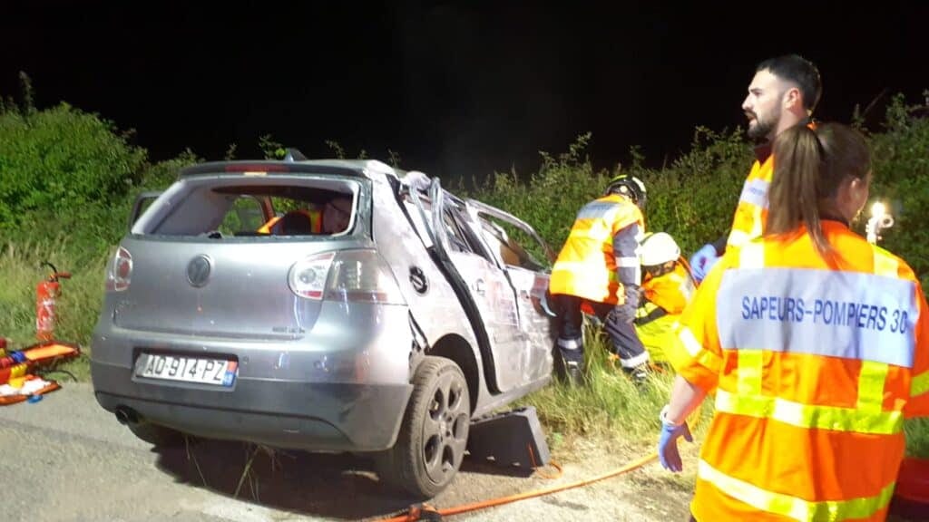 Gard : une voiture finit sa route dans un fossé, un blessé grave