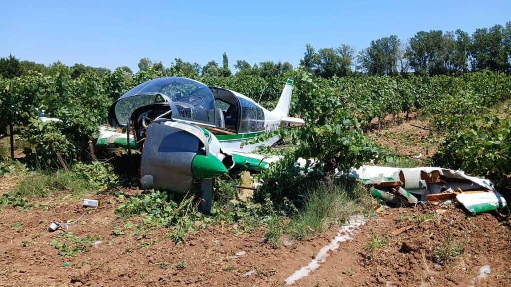 Hérault : crash d’un avion dans un champ, menace d’incendie sur place