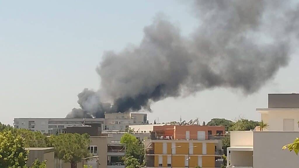 Violent incendie d’un garage auto en cours à Castelnau-le-Lez