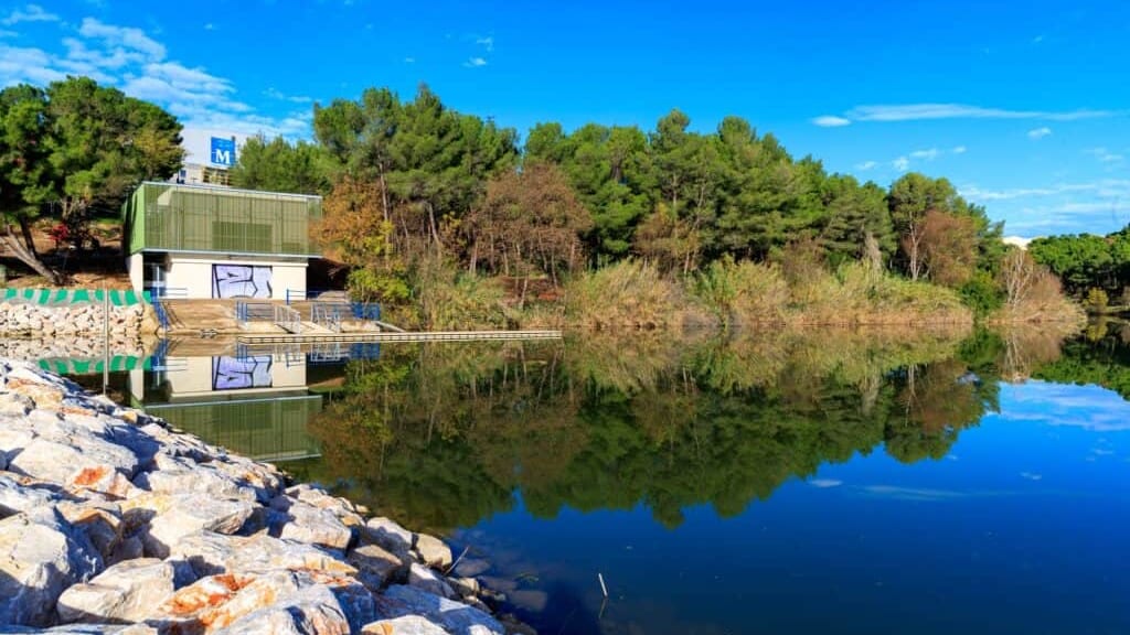 Montpellier : le lac des Garrigues interdit à la baignade en raison d’un risque sanitaire