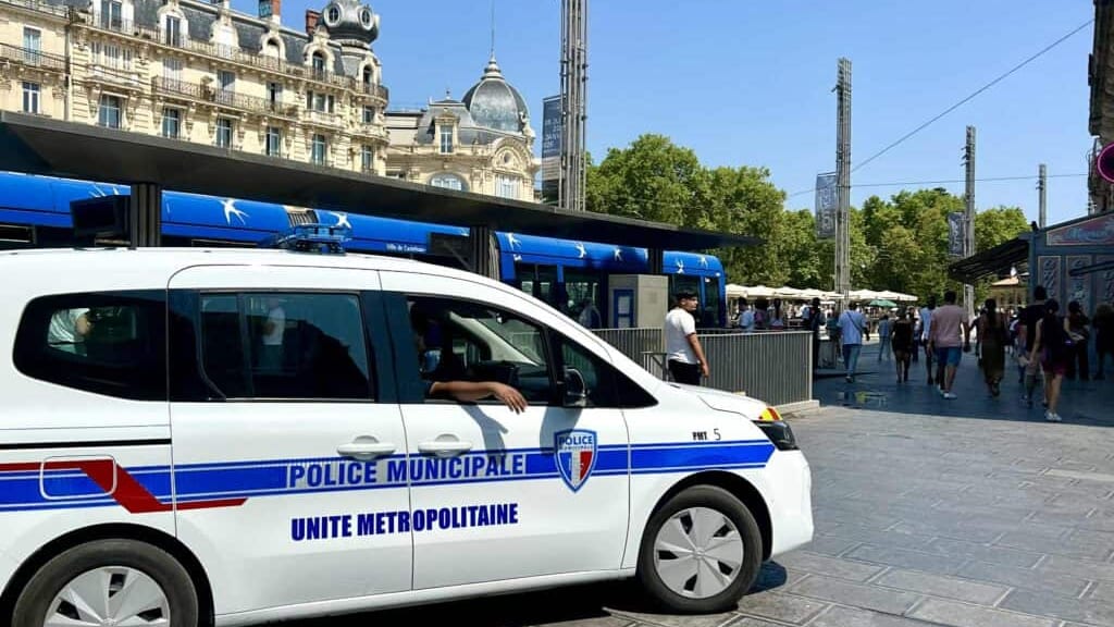 Linda Mansouri. Police municipale Montpellier comédie