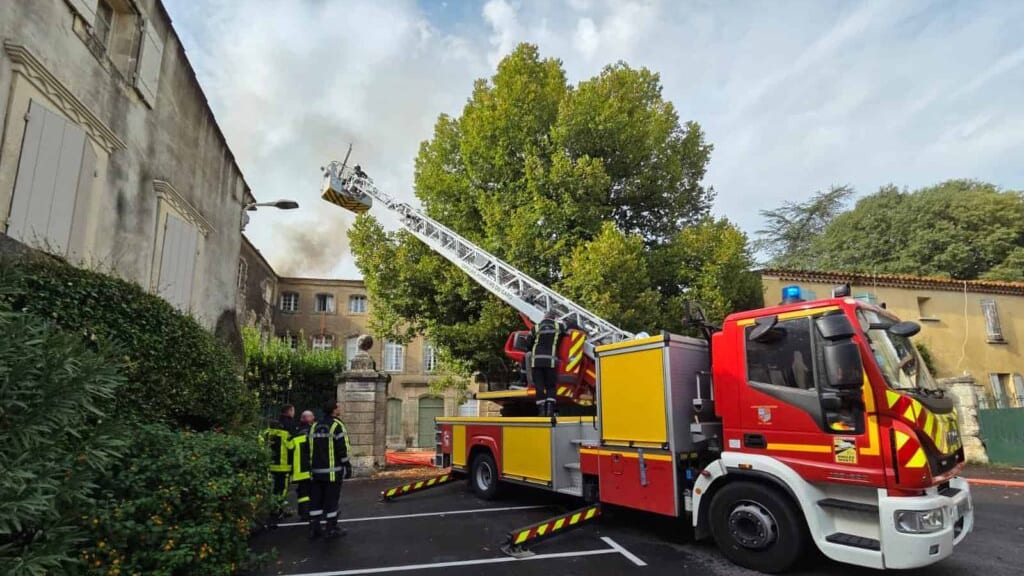 Gard : incendie au château de Sanilhac, la foudre pourrait être à l’origine