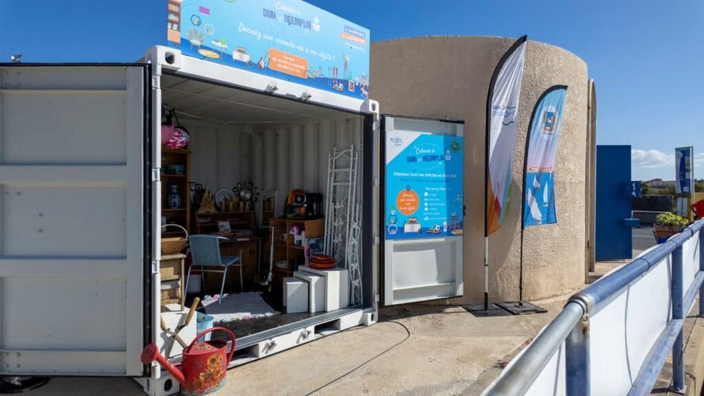 Hérault : une nouvelle cabane à don et réemploi inaugurée à Mèze