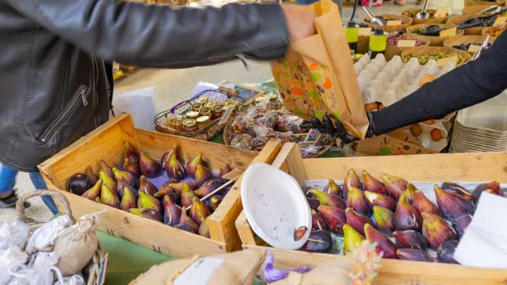 Carcassonne : un été au goût local à travers des marchés de producteurs