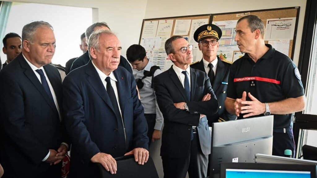 Nîmes : F.Bayrou annonce la commande de deux Canadair supplémentaires