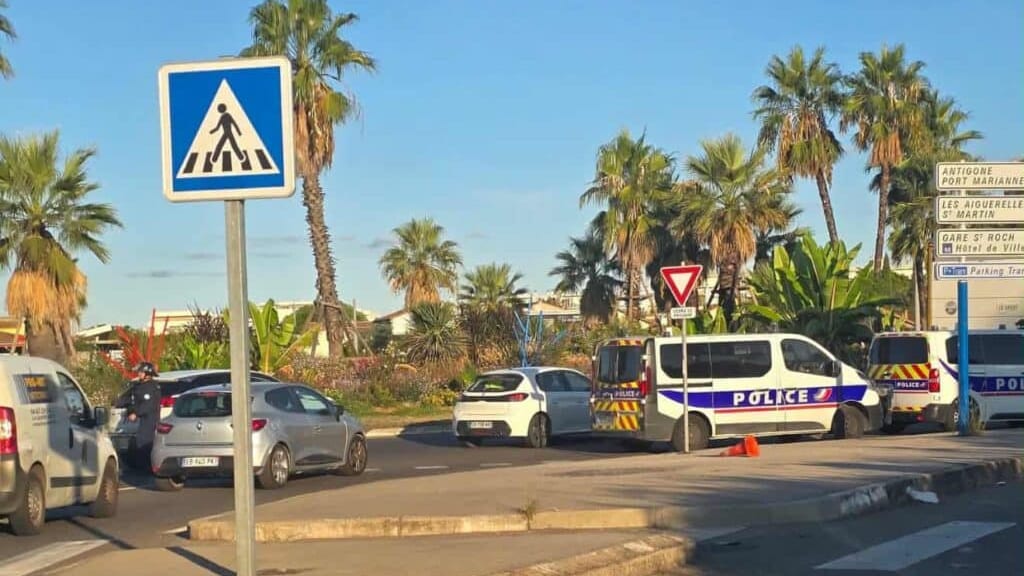 10 septembre : « une centaine de personnes, dont certaines cagoulées, ont tenté de bloquer le rond-point de Près d’Arène à Montpellier »