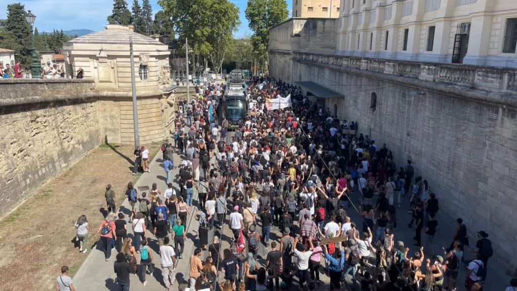 10 septembre : plus de 6 000 personnes à Montpellier, une marche calme avant les heurts