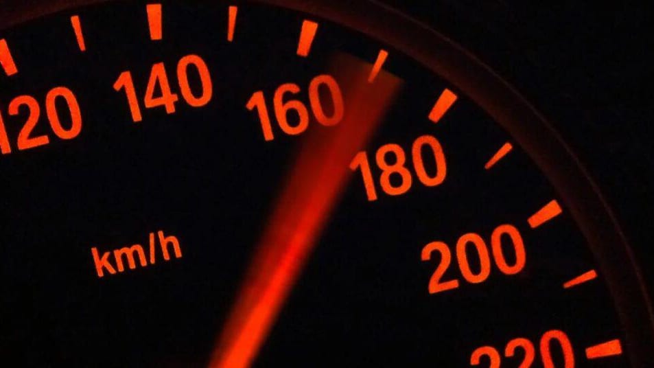 Nîmes : un homme flashé à 189 km/h sur une route à 70 km/h… la veille de son mariage