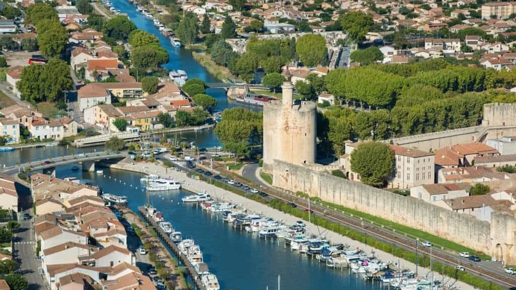 Aigues-Mortes : une péniche sauvée de la coulée par les pompiers, le propriétaire relogé