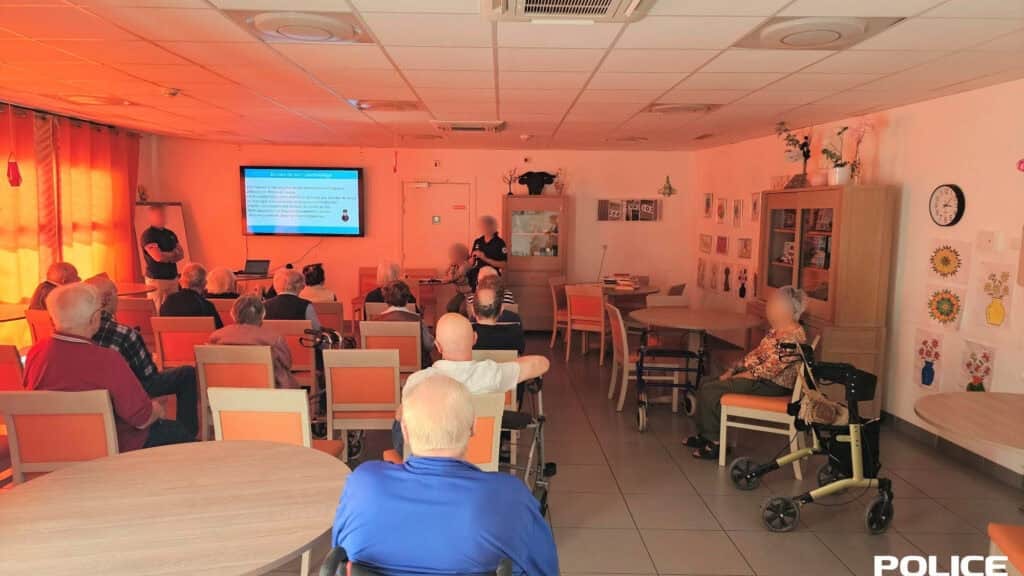 Perpignan : lors de la Semaine Bleue, la police sensibilise les seniors aux arnaques et aux vols