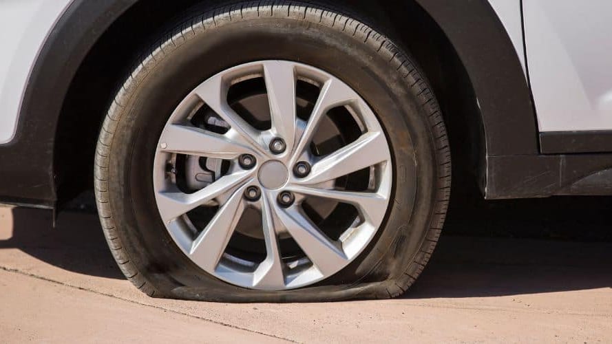 Hérault : ivre au volant, elle est arrêtée avec les pneus crevés