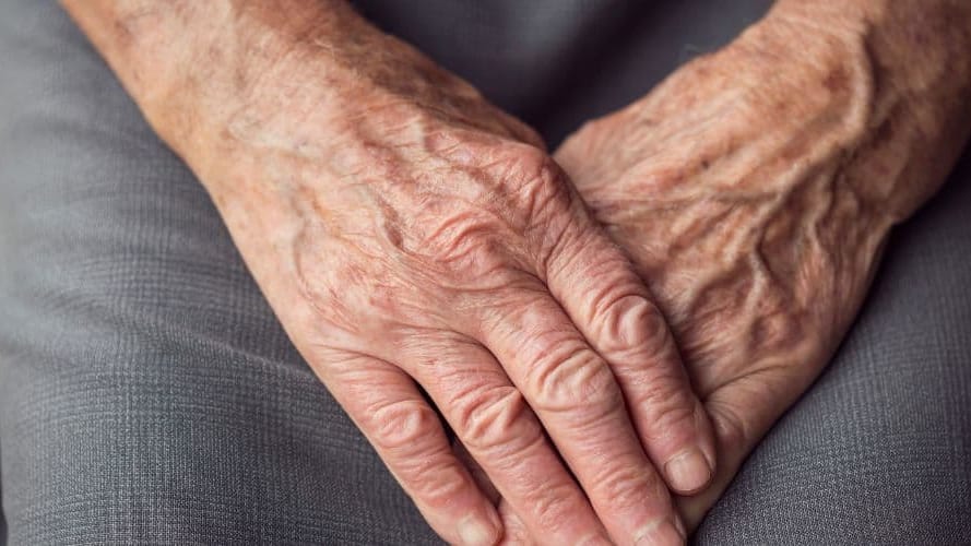 Une femme de 94 ans agressée sexuellement chez elle
