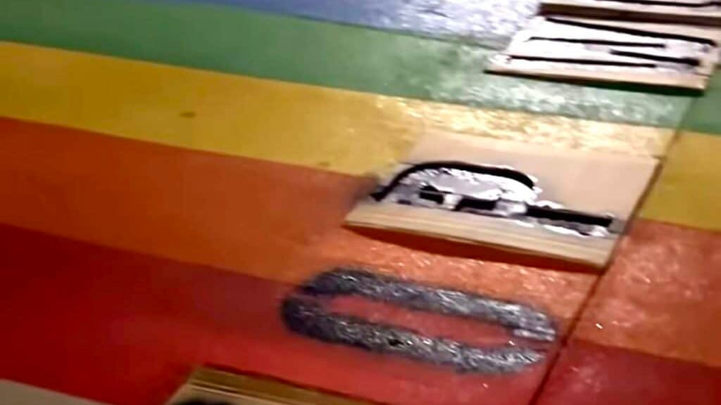 Montpellier : « Stop Woke », drapeau LGBT tagué, le maire porte plainte