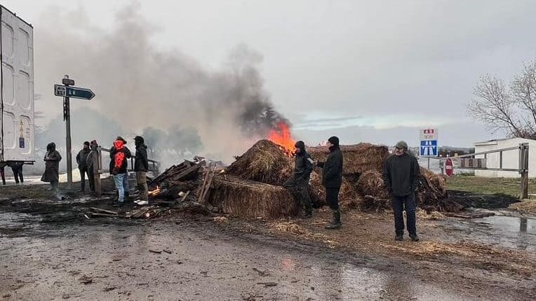 Gard : opération escargot, le point sur la mobilisation agricole à 15h30