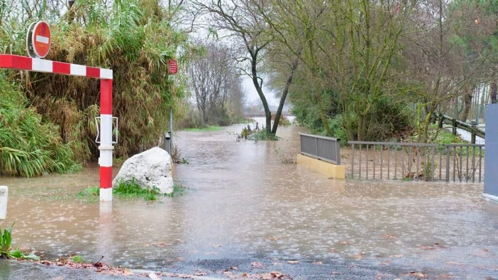 Météo : le pic de crue du fleuve Hérault atteint, vigilance rouge maintenue