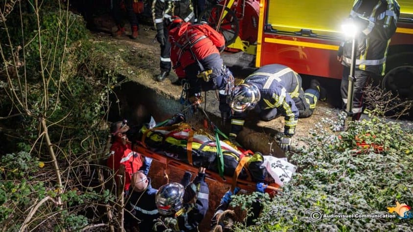 Gard : un homme fait une chute de 3 mètres dans un trou