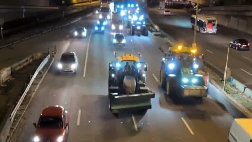 Plus de 300 tracteurs sont entrés ce matin à Paris