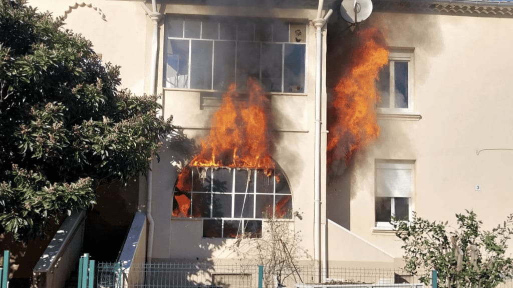 Gard : incendie dans une habitation collective, une occupante incommodée par les fumées