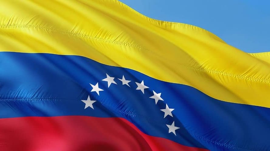 Nîmes : Venezuela, LFI et PCF se rassemblent devant la préfecture