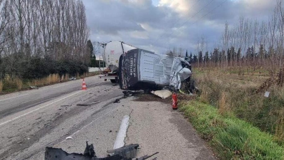 Gard : accident entre un poids lourd et un utilitaire, un blessé grave