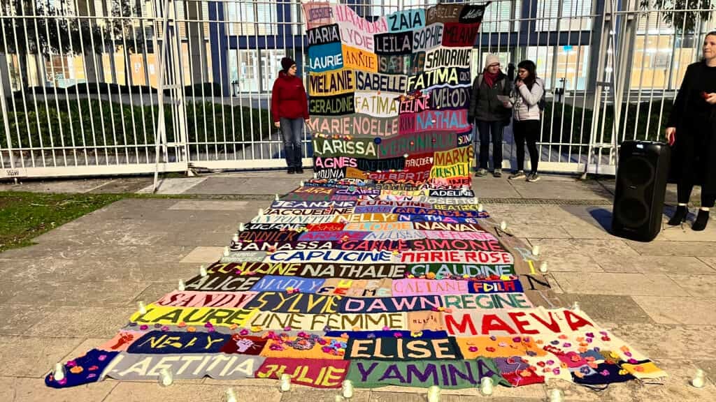 Montpellier : les Tricoteuses Hystériques commémorent les 98 féminicides de 2025