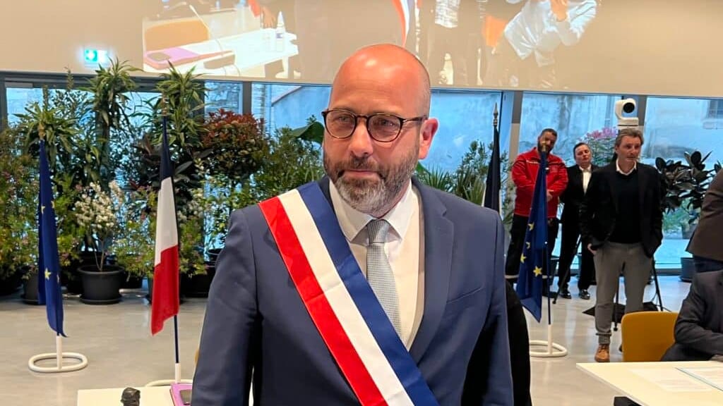 Linda Mansouri / infOccitanie, Vincent Bouget élu maire de Nîmes