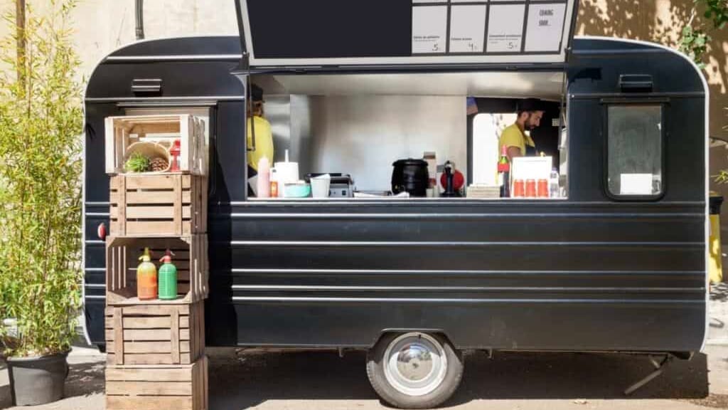 Nîmes : un food truck en EHPAD pour créer du lien social