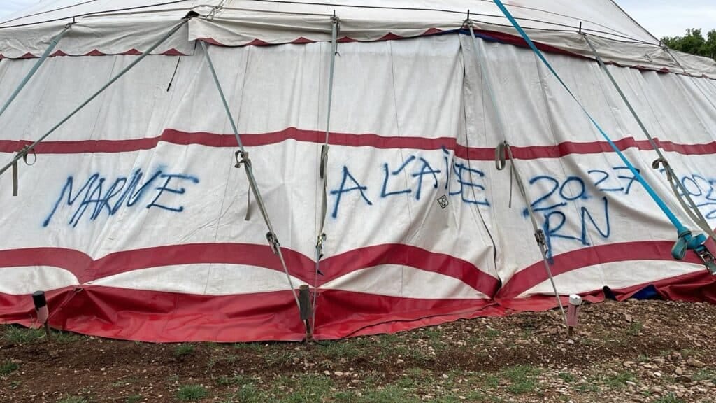 Hérault : le Chap Festival dégradé par des tags « violents, racistes et haineux »