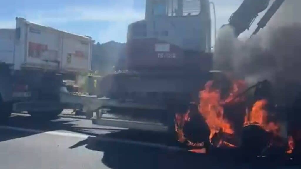Autoroute A9 : un engin de chantier en feu, bouchon direction Barcelone