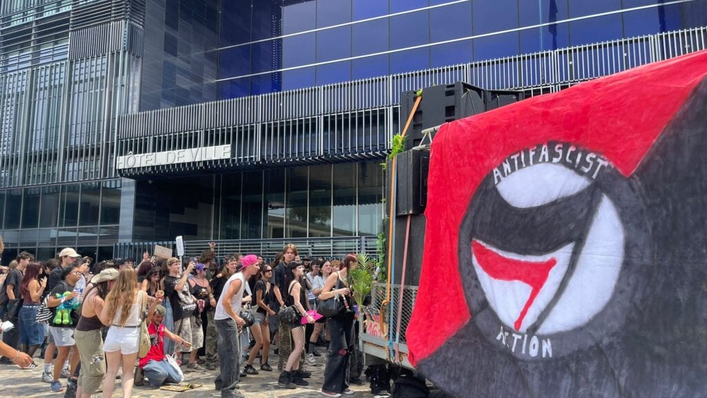 Montpellier : des centaines de teufeurs devant la mairie pour « revendiquer les droits à la fête libre »