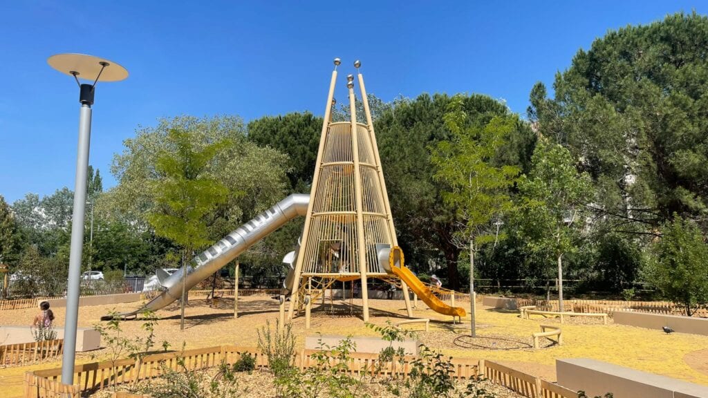Montpellier : sécurité, chaleur, ombrage… que pensent les habitants du « plus haut toboggan de la ville » ?