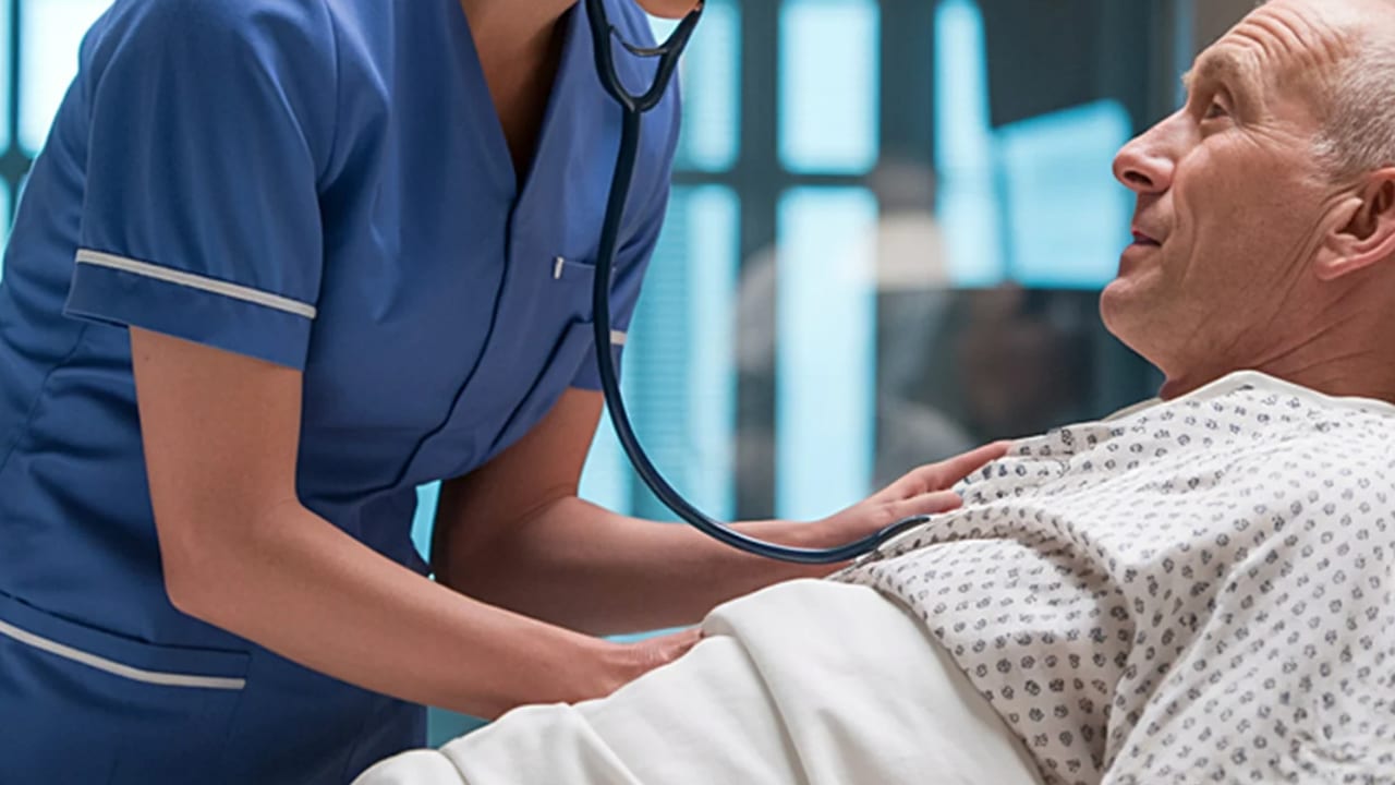 Illustration - Homme allongé sur un lit d'hôpital.