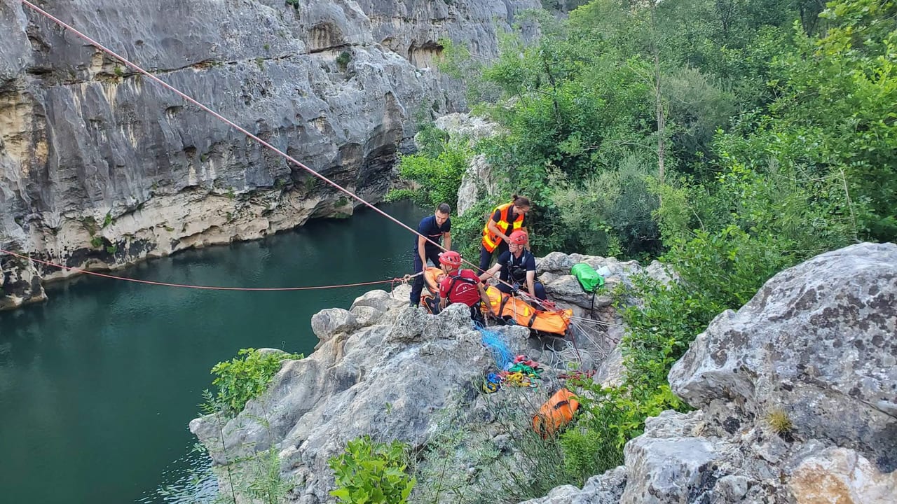Sapeurs-pompiers de l'Hérault - Intervention sur la rive gauche du fleuve